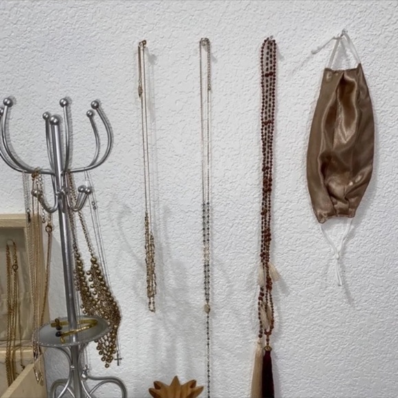 Champagne silk fashion face mask - Picture 3 of 3